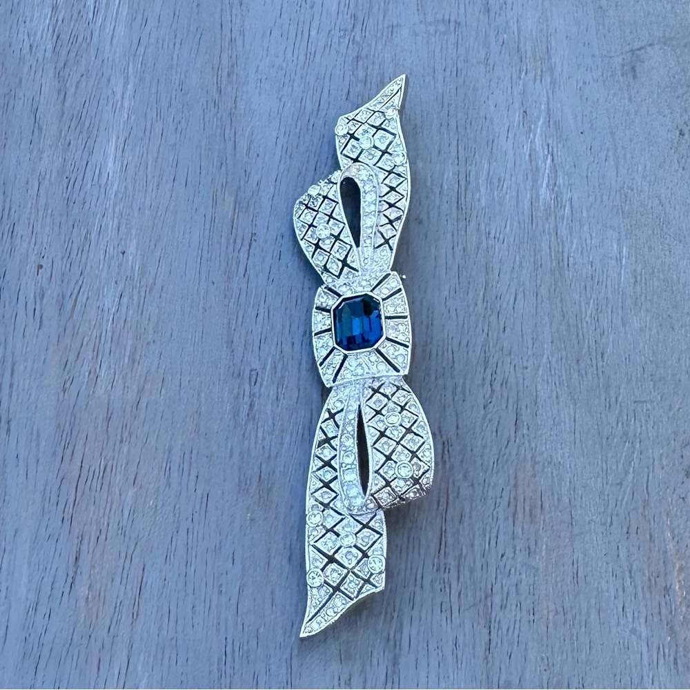 Vintage Rhinestone Bow Brooch - Picture 2 of 12